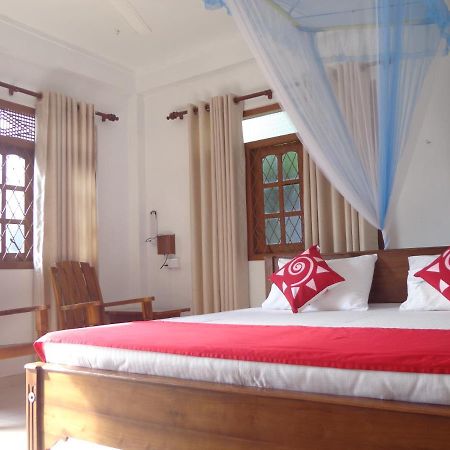 Nisha Homestay Inn Перадения Екстериор снимка
