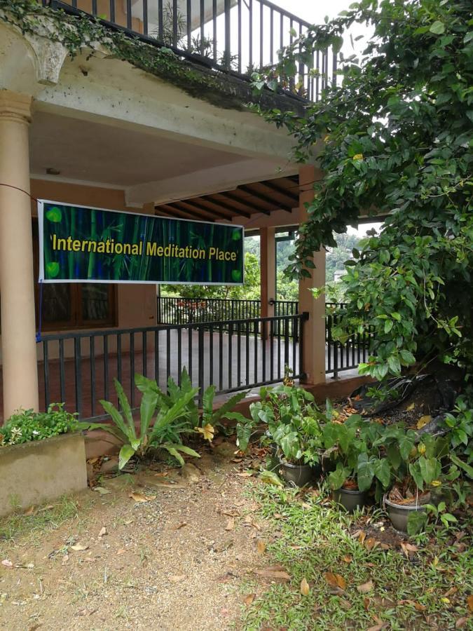 Nisha Homestay Inn Перадения Екстериор снимка
