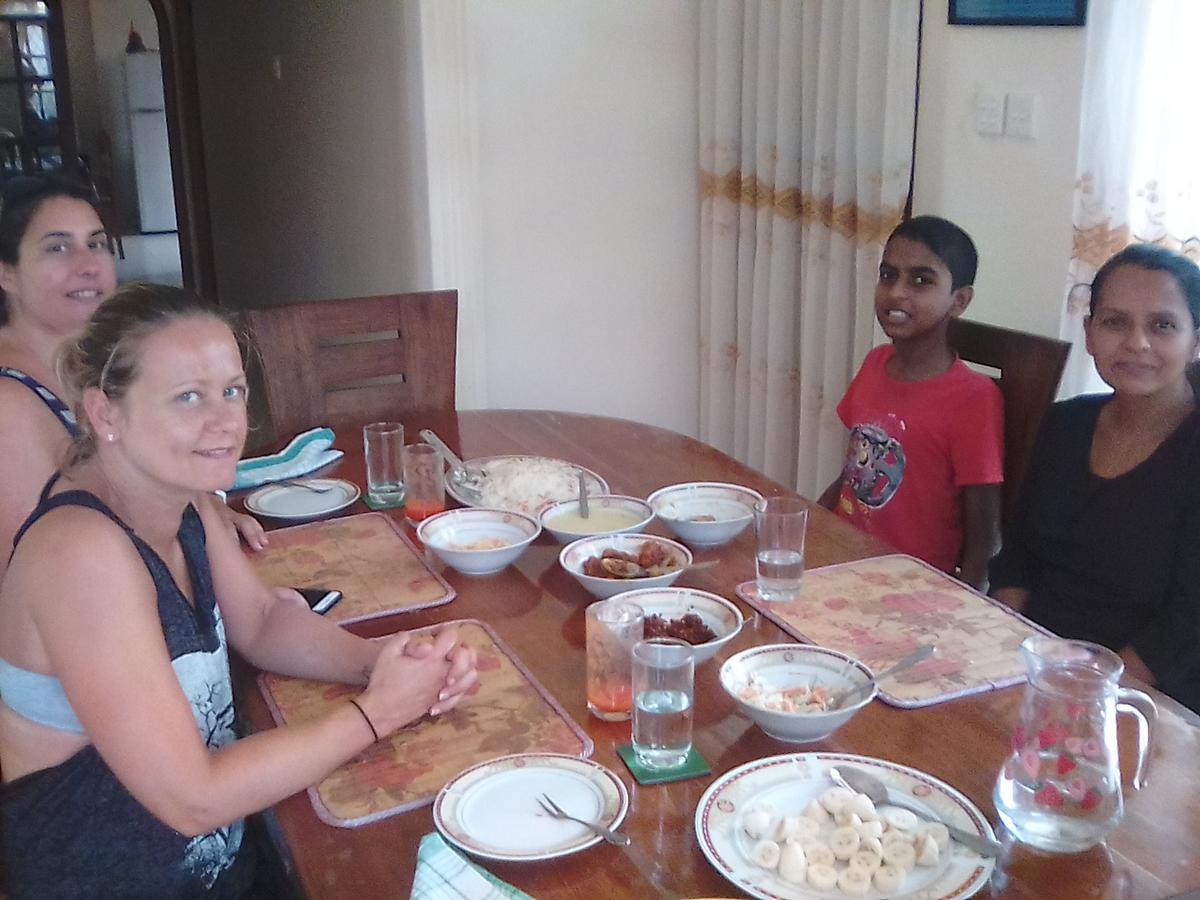 Nisha Homestay Inn Перадения Екстериор снимка