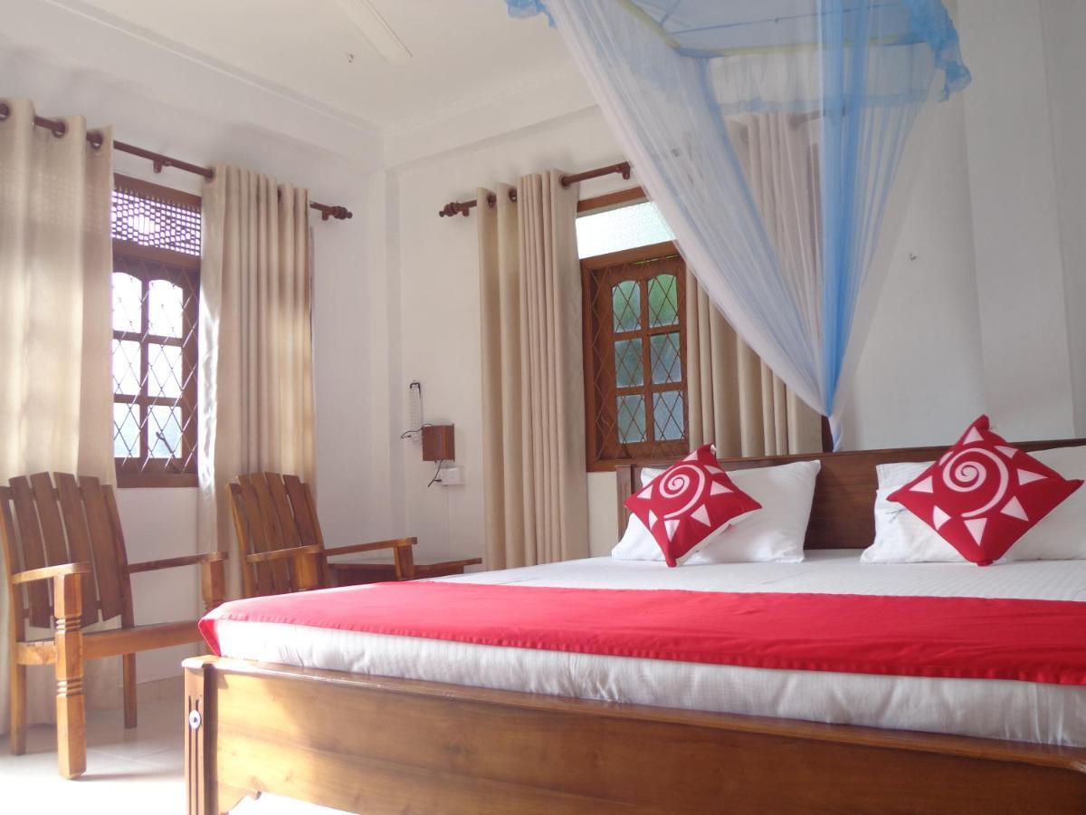 Nisha Homestay Inn Перадения Екстериор снимка